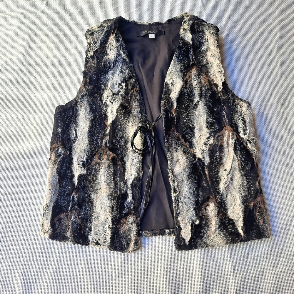 Woman Fash-ion-IS-Ta Fur Vest Made by S&D  Size S